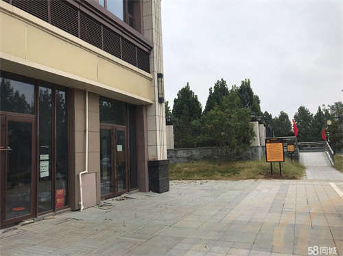出租门面纯一层有独立卫生间位置比较优越。