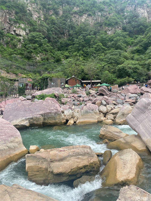 出租柳江峨眉山路 建材市场里面一点 离大街很近
