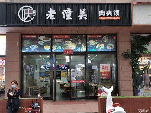 出租旺铺，交通便利，位置好，适用于餐饮美食，服装经营