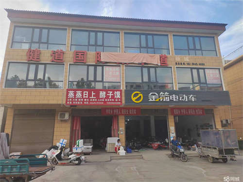 出租城区市中心临街房屋，可办公，办培训班用。