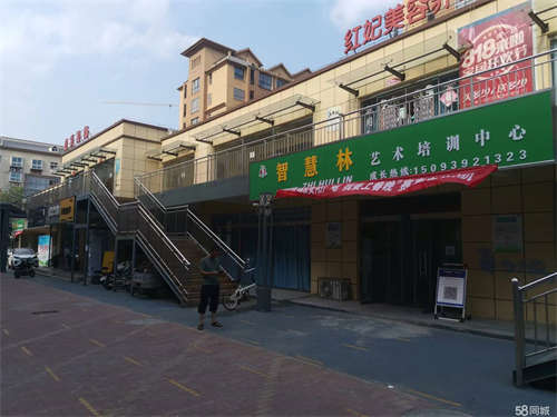 出租空间方正，门口楼梯下方可充分利用