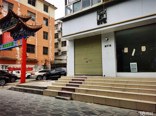 出租门面房两间，地段好，人流量大，押金3000