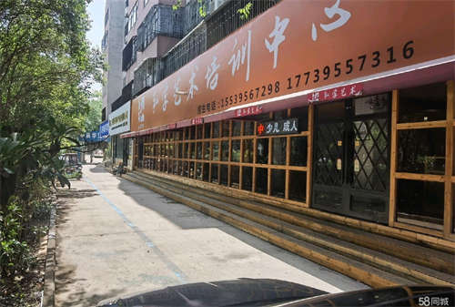 出租长江路门面房，装修时尚艺术，闹中取静，有停车场，等