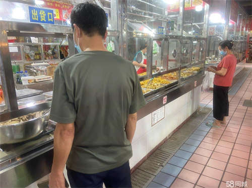 出租多个农贸市场熟食摊位合作经营，卤菜、凉拌菜