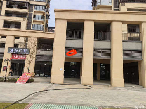 出租未铭府小区临街底商，交通便利，方便停车