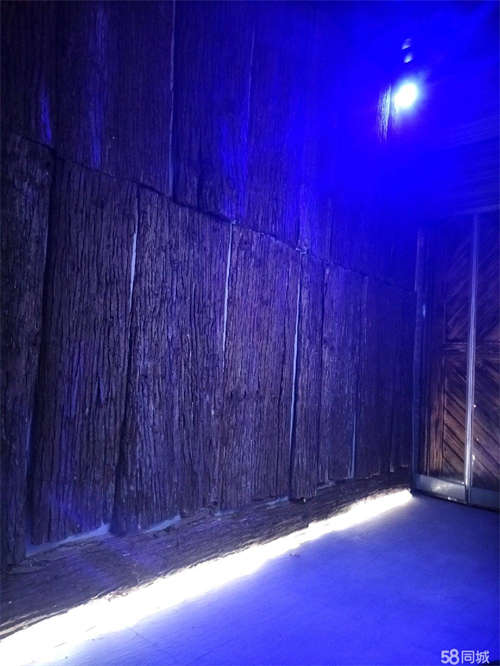 出租1万5带全部酒吧全套设备有厨  因另有发展，现1万5转让全部