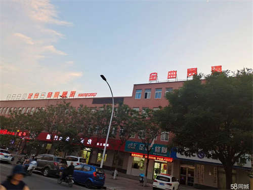 出租写字楼出租：精装修无转让费，145平米