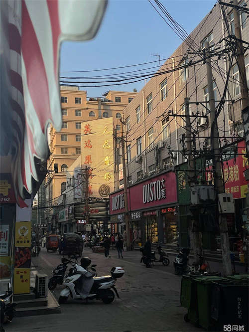 出租门头宽大适合做小吃、美甲，饰品店