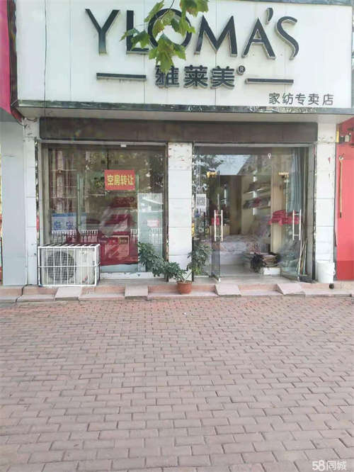 出租位于方城商业中心，人流量大，消费人群集中，交通便利。