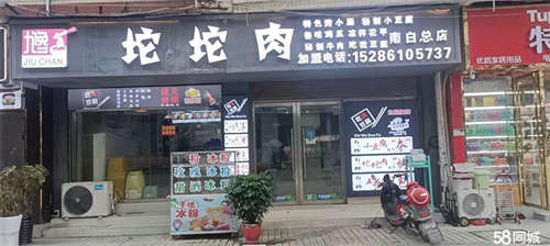 出租万寿广场旺铺出租，临街餐饮店，租期快满了，房东直租，无转让费