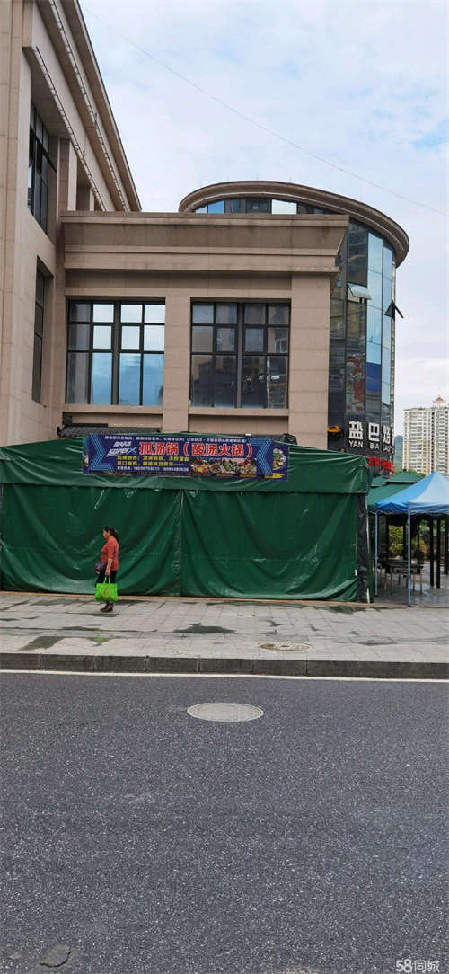 出租水岸名门商业楼17栋1楼临街门面，有非常宽外摆区