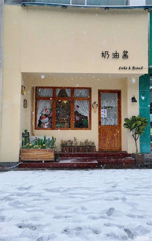 出租新装修临街门面出租，房东直租，免转让费，接手即可经营
