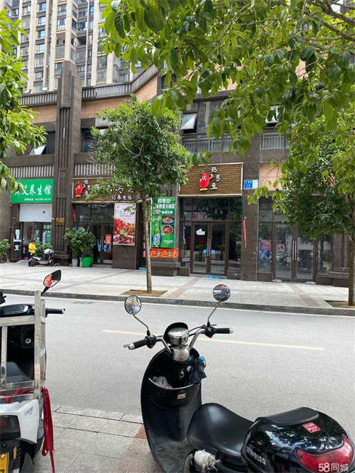 出租无转让费，接手马上经营。早餐夜宵外卖都可以