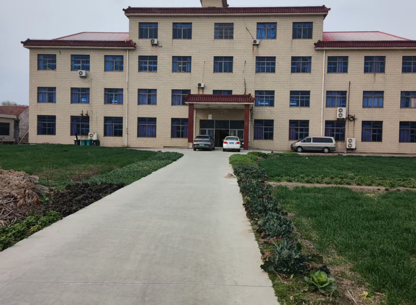 独院厂房出售，可以报建。占地15亩